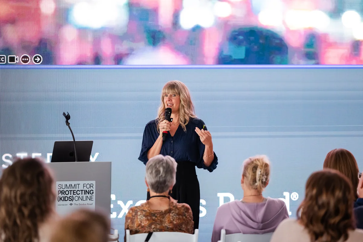 Laura Parker speaking to an audience at the Summit for Protecting Kids Online